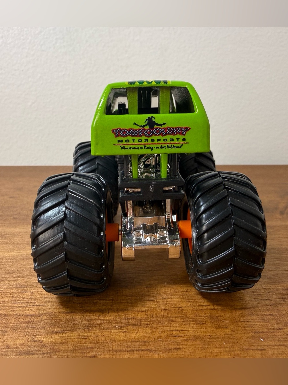 Hot Wheels Monster Jam Truck 1:64 Jester Green “Welcome To Fabulous Las Vegas” - Picture 3 of 7